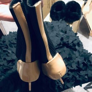 ZARA FABRIC HEELED ANKLE BOOT NEW 7.5 Black and camel color